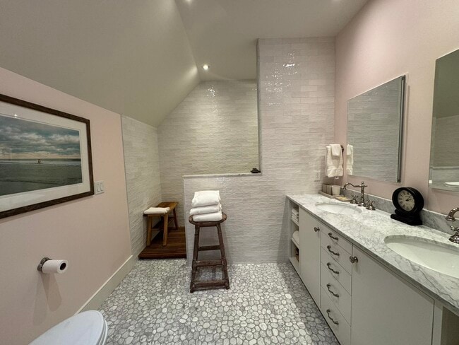 Building Photo - 57 Taconic Rd
