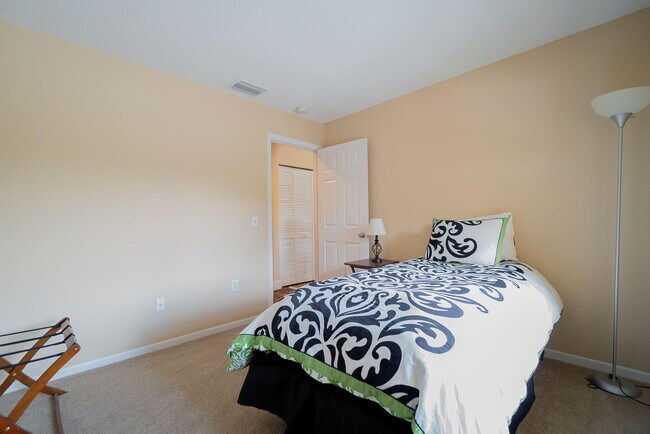 Building Photo - 13095 Belhaven Ct