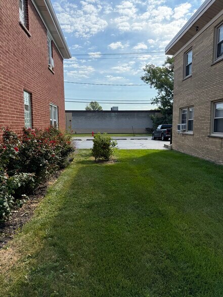 Building Photo - 1427 Homestead Rd