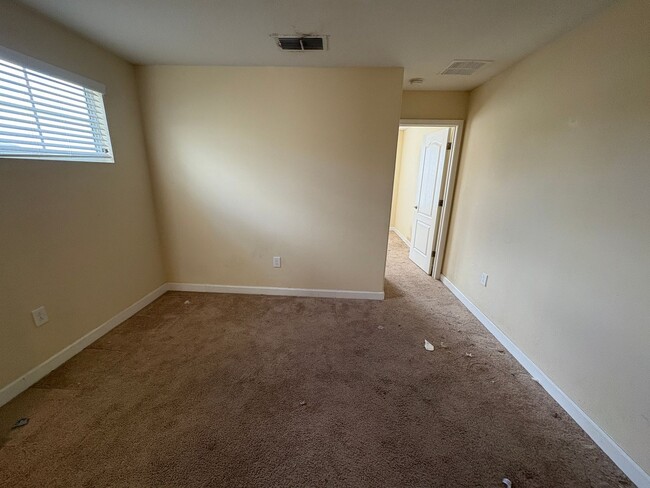 Building Photo - 4 BEDROOM / 3.5 BATHROOM RENTAL HOME - IND...