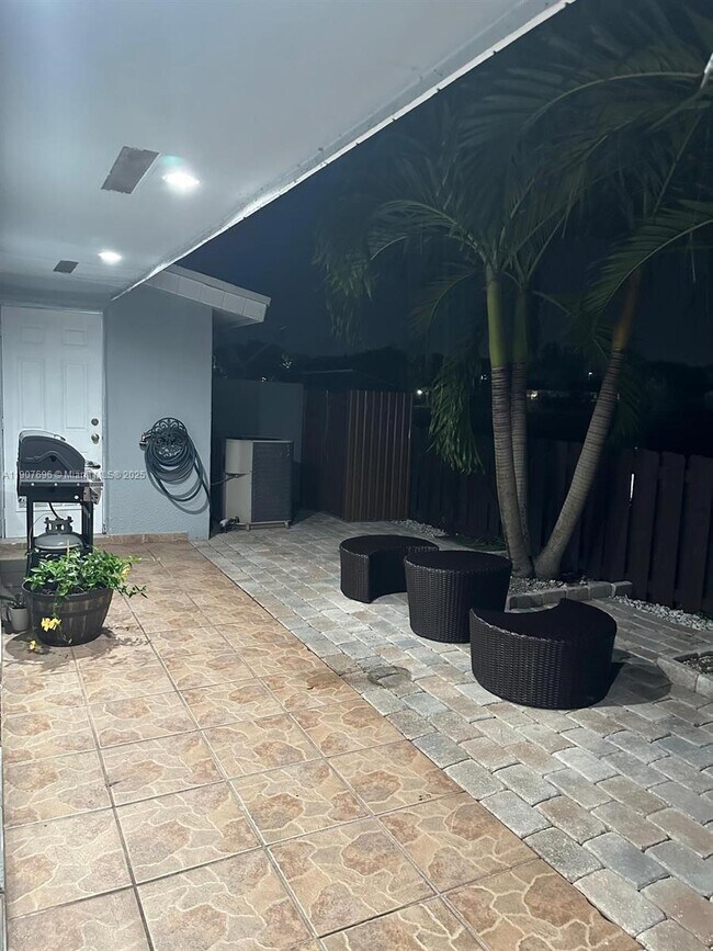 Building Photo - 15304 SW 81st Ln