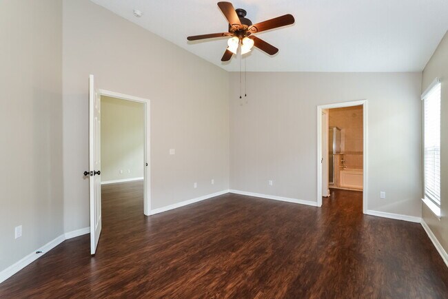 Building Photo - 4240 Forest Island Dr