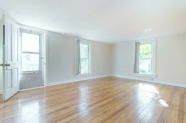 Building Photo - 112 N Few St
