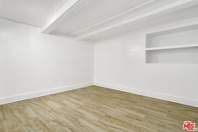 Building Photo - 320 4th Ave