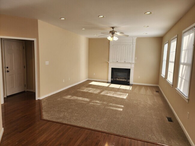Building Photo - 2740 Parview Way
