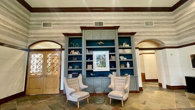 Building Photo - Beautiful 2 bedroom+Den/Office or Bonus ro...