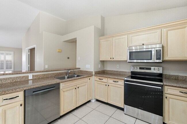 Building Photo - Three bedrooms PLUS Den! Ready to Move In