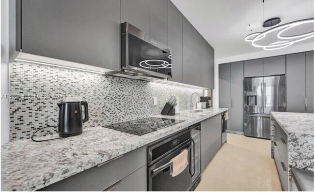 Building Photo - 4001S S Ocean Dr