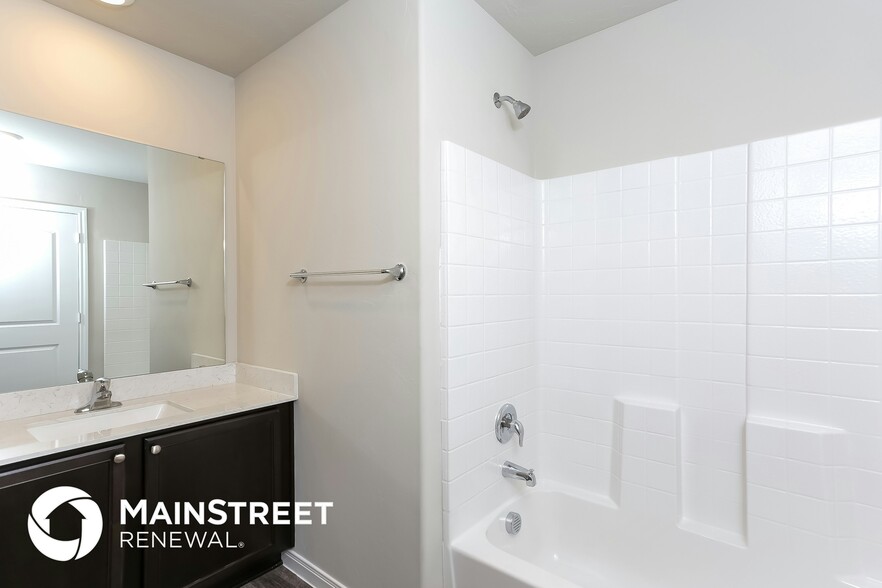 Building Photo - 1005 NW 5th St