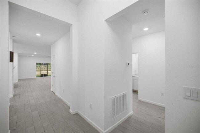 Building Photo - 3492 NE 38th Ln