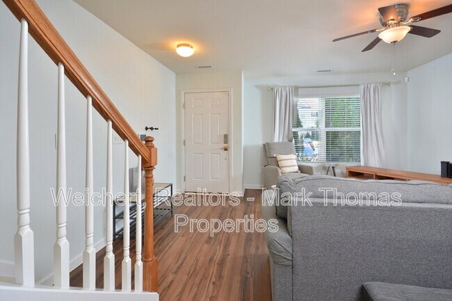 Building Photo - 100 Stratford Lakes Dr
