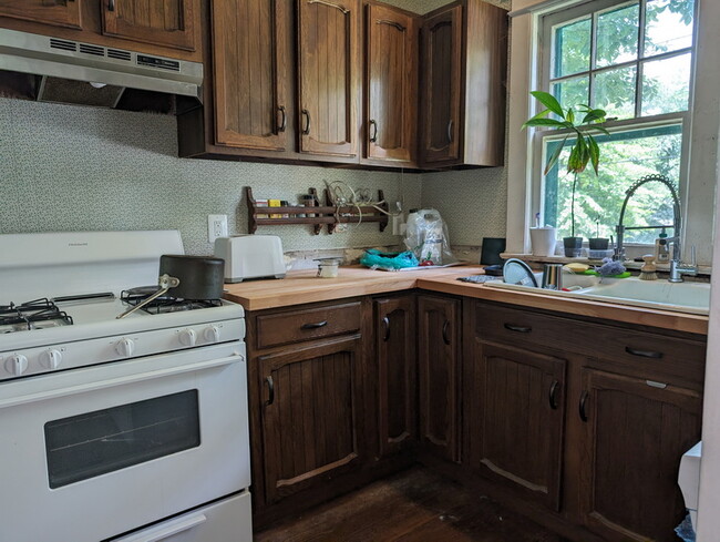 Kitchen - 4216 Queensbury Rd