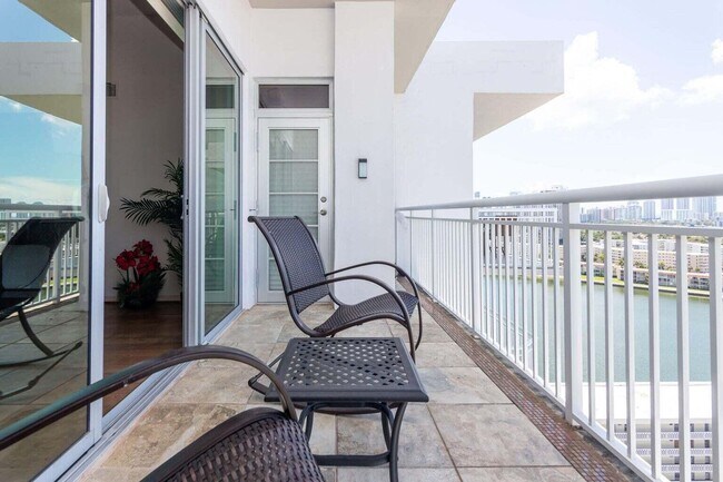 Building Photo - 18031 Biscayne Blvd