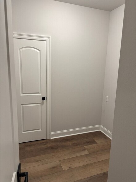 Building Photo - 110 Nandina Dr