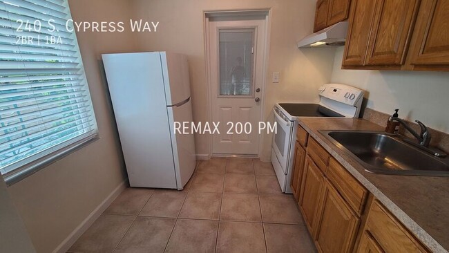 Building Photo - 240 S Cypress Way