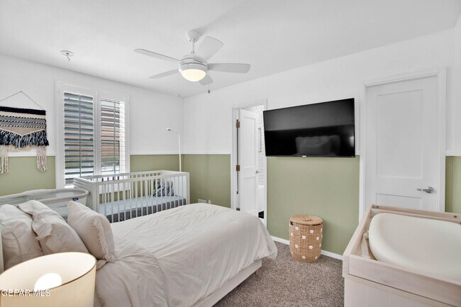 Building Photo - 4200 Camelot Heights Dr