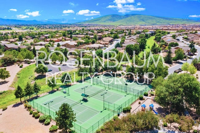 Building Photo - Gorgeous 3-bedrooms, 2-baths home in the b...