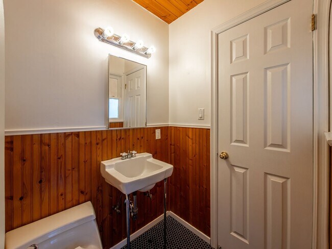 Building Photo - Stunning 3BD/2BA located in beautiful Sunl...