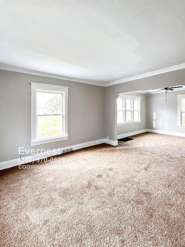 Building Photo - Charming 3-Bedroom Home with Basement and ...