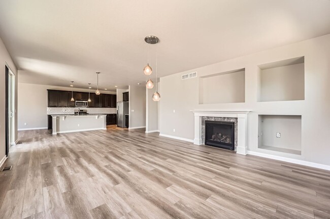 Building Photo - Large Beautiful Rental! Move in by next week!