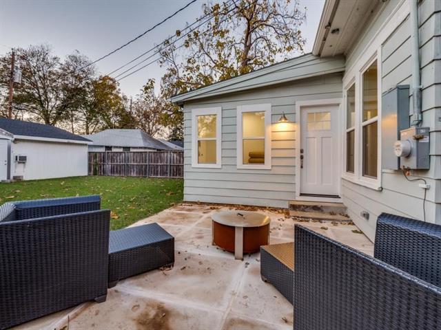 Building Photo - 323 S Montclair Ave