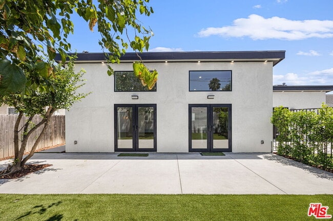 Building Photo - 7933 Zelzah Ave