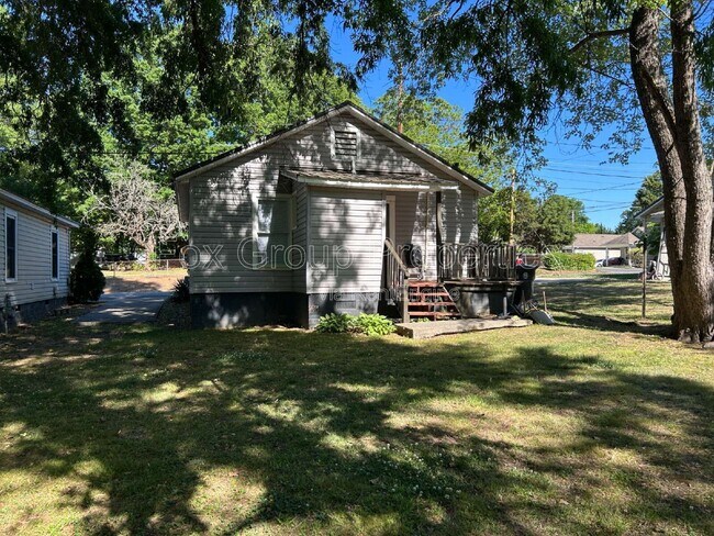 Building Photo - 177 S Maple St