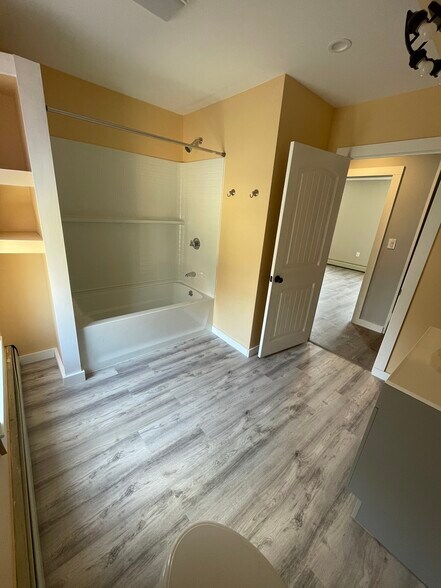 Second floor bathroom - 55 Dartmouth St