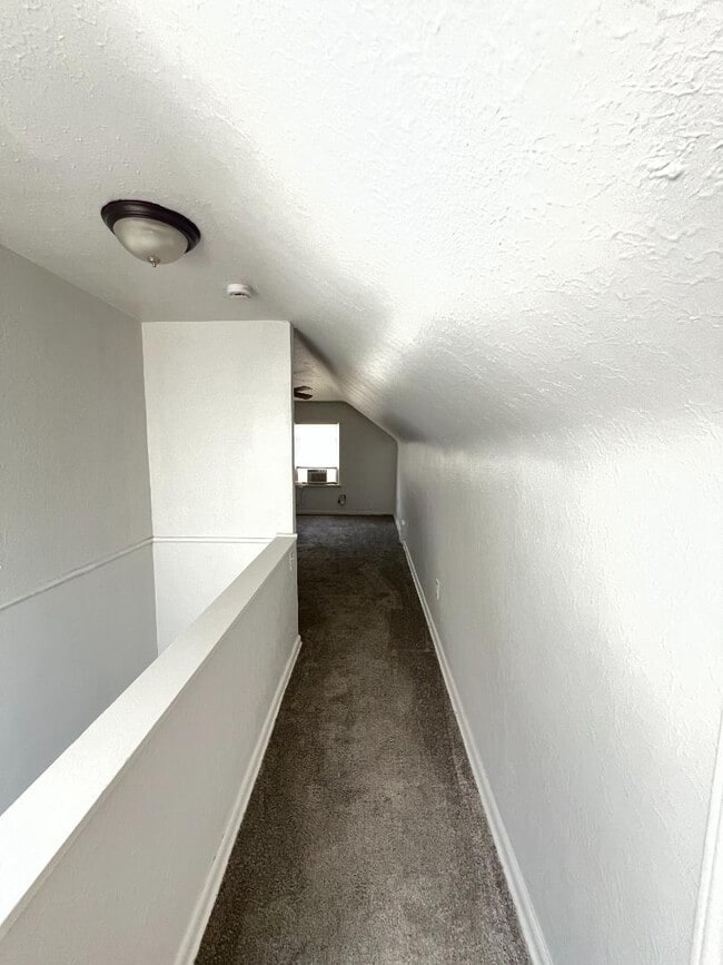 Building Photo - 15818 Maplewood Ave