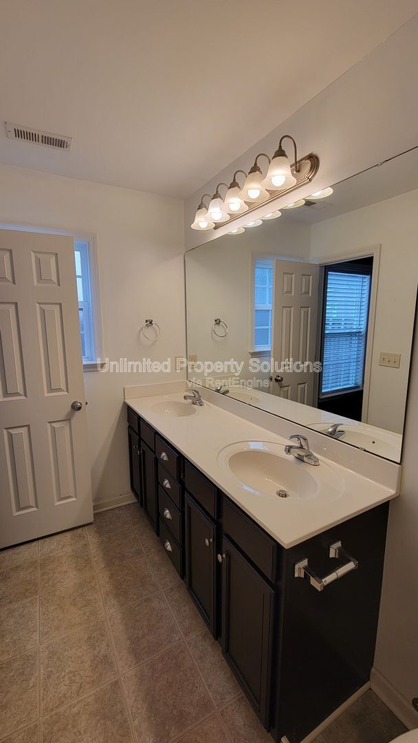 Building Photo - 226 Chambers St