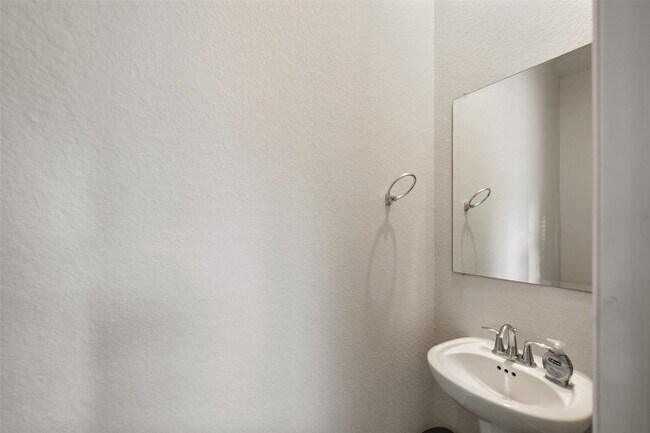 Building Photo - 708 Ivory Manor Dr