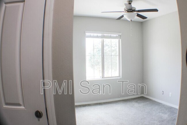 Building Photo - 4754 E Olive Ave