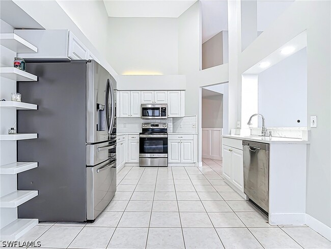 Building Photo - 351 Pindo Palm Dr