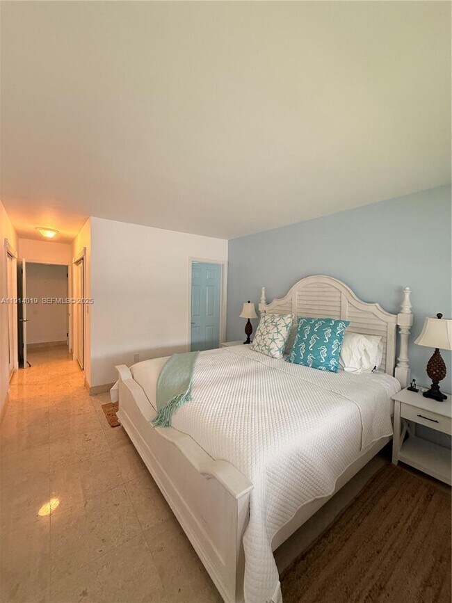 Building Photo - 180 Isle of Venice Dr