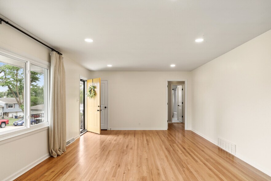 Building Photo - 1218 Sunset Dr