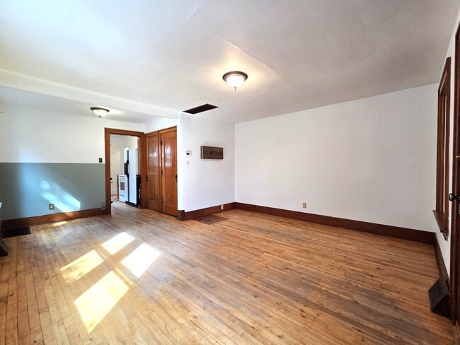 Building Photo - 5782 Bridger Canyon Rd