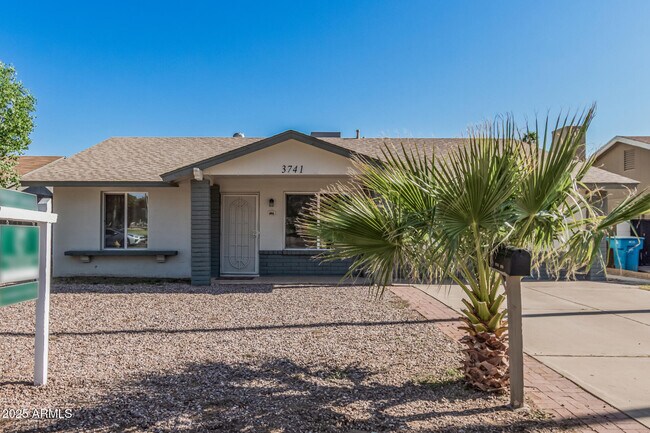 Building Photo - 3741 W Poinsettia Dr