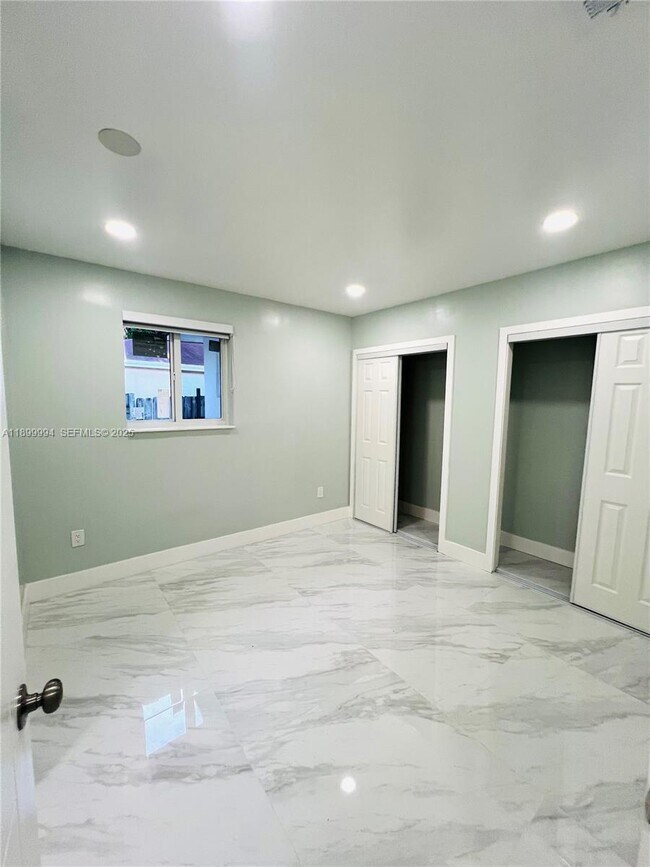 Building Photo - 10370 SW 174th Terrace