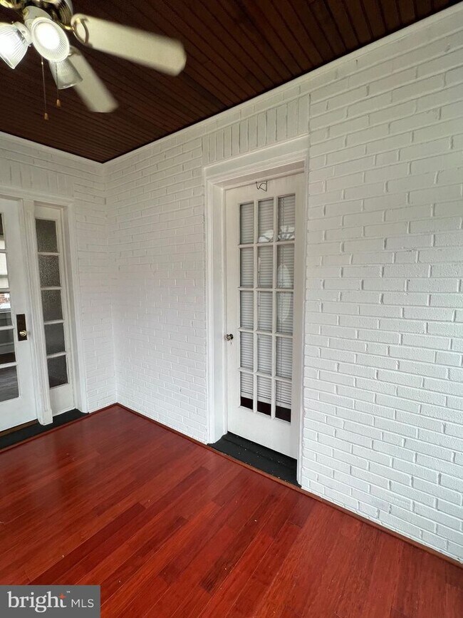 Building Photo - 408 4th Ave