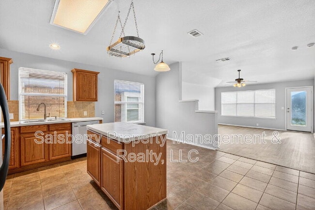 Building Photo - 2545 Prospect Hill Dr