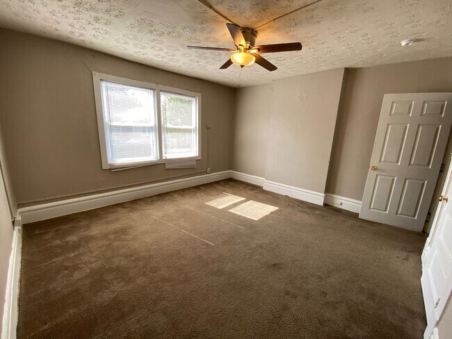 Building Photo - Hunter Ave 1438-1440 MLR (LH2)