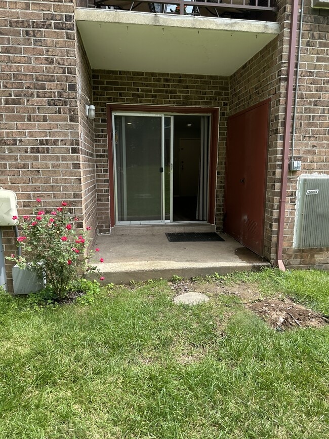 Building Photo - 598 Belmont Ave