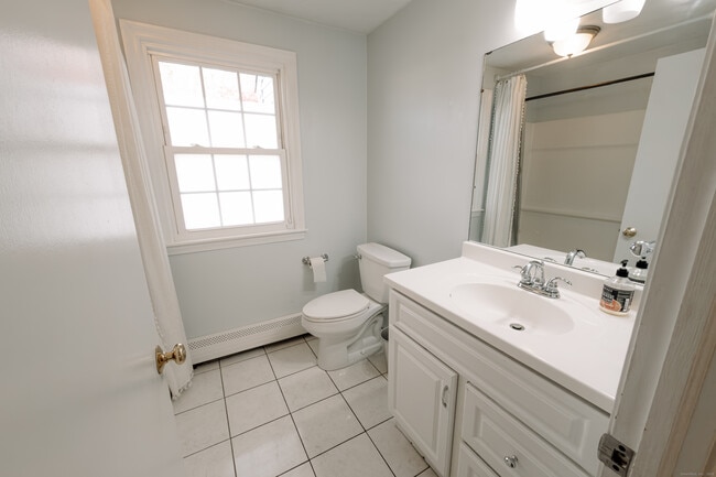 Building Photo - 15 Great Oak Ln