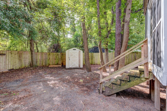 Building Photo - 617 Varsity Dr