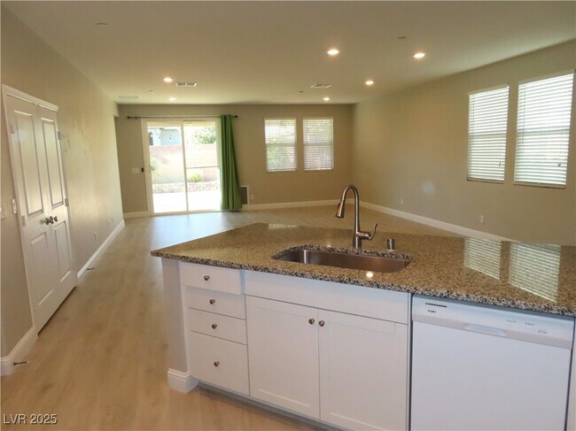 Building Photo - 2771 Alta Vista St