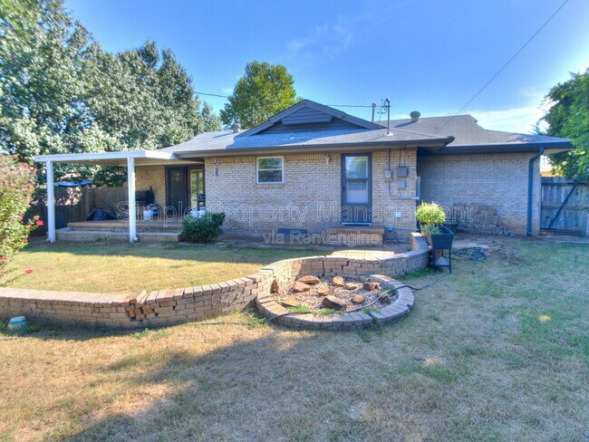 Building Photo - 2711 Ridgeview Dr