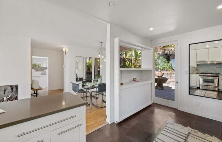 Building Photo - 1072 Keeler Ave