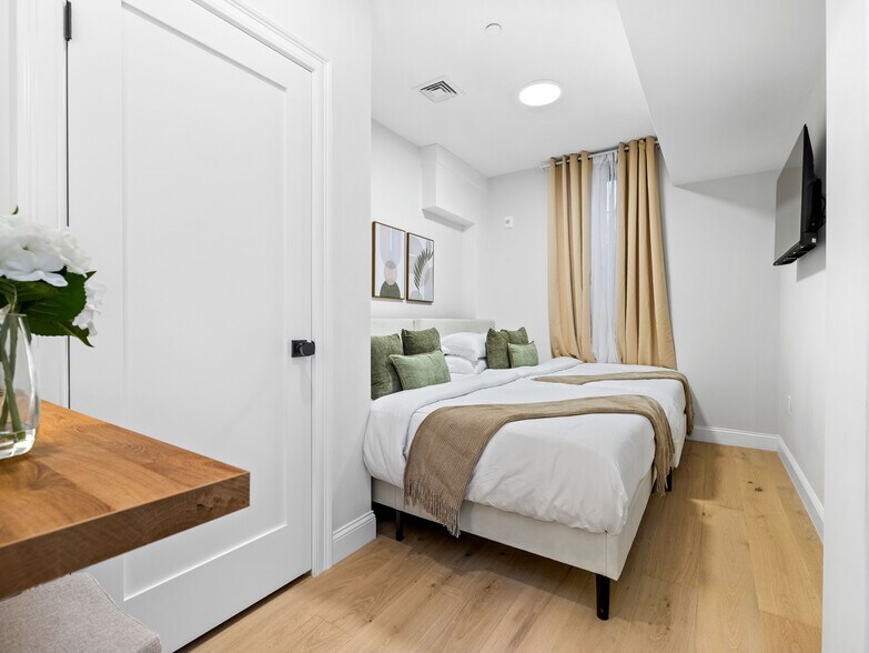 Building Photo - 566 Dorchester Ave