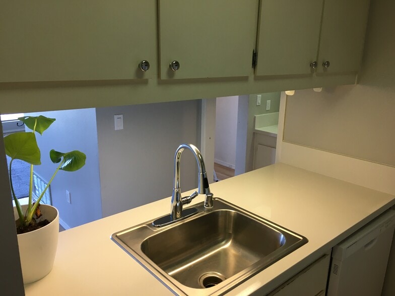 Building Photo - 1771 Broadway St