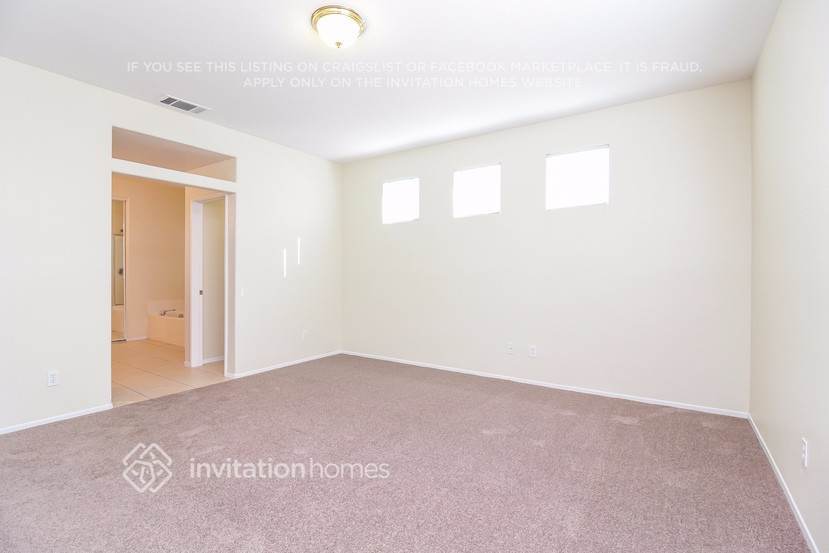 Building Photo - 2720 S Cherry Ave